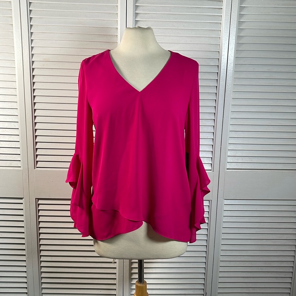NEW. Vince Camuto, 3/4 Flutter Sleeve V-Neck Crisscross Front Tunic. Size S.